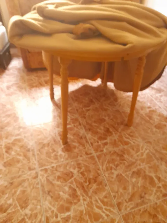 Mesa redonda de madera