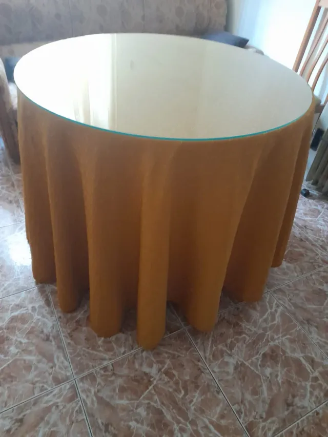 Mesa redonda de madera