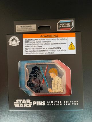 Funko Pop Luke Skywalker con Grogu y Pin Star Wars