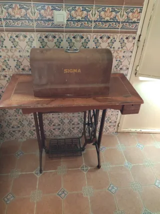 Máquina de coser antigua SIGMA