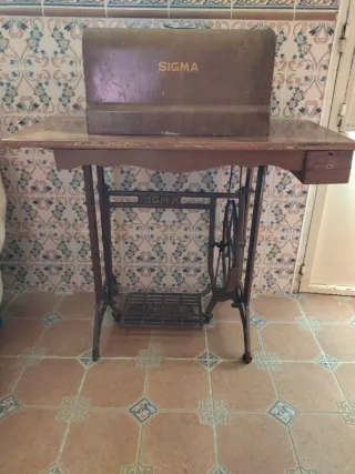 Máquina de coser antigua SIGMA