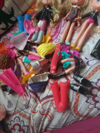 Lote Muñecas Bratz Kin son antiguas