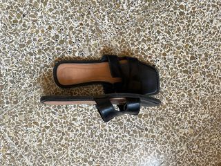 Sandalias negras planas