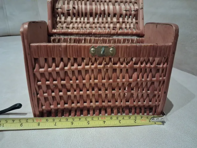 Cesta de mimbre vintage con asa y cierre