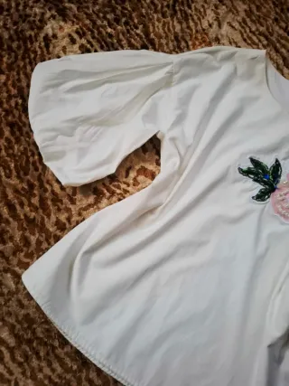 Top Voyelles bianco con fiori rosa tg. S