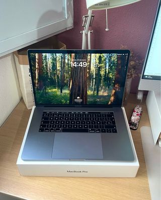 MacBook Pro 15” (2018) – i7 / 16GB / 256GB SSD