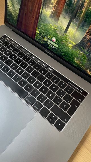 MacBook Pro 15” (2018) – i7 / 16GB / 256GB SSD