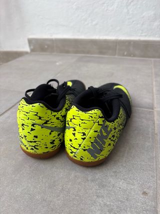 Botas Fútbol Sala Nike Talla 41 Negras/Amarillas