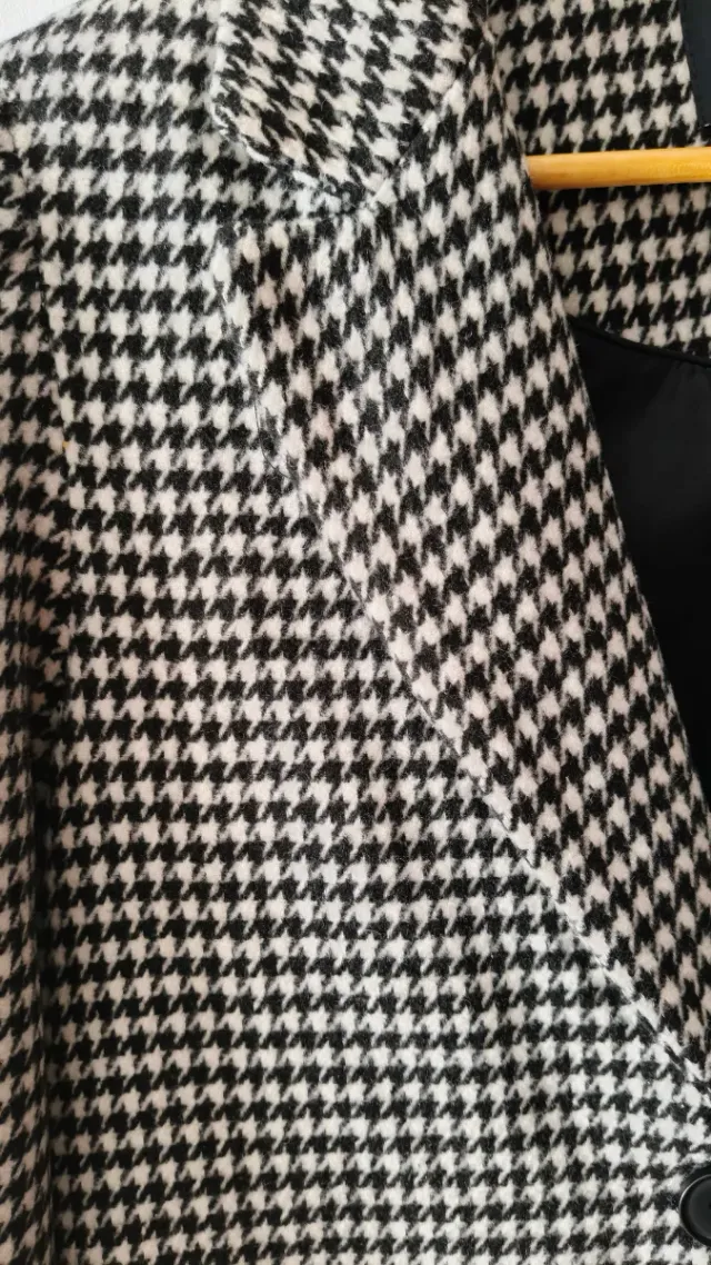 Abrigo Pata de Gallo Bershka