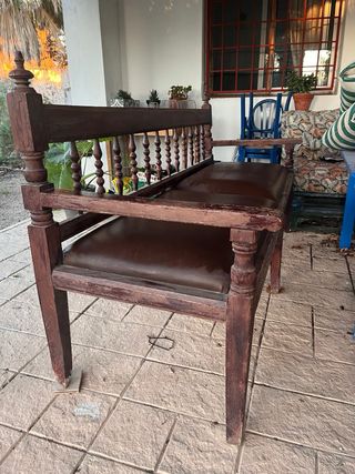 Grande panca in legno con sedili in pelle