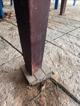 Grande panca in legno con sedili in pelle