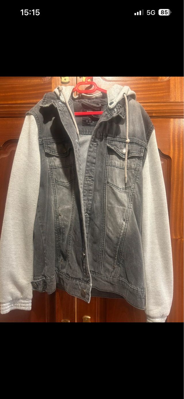 Chaqueta vaquera con capucha