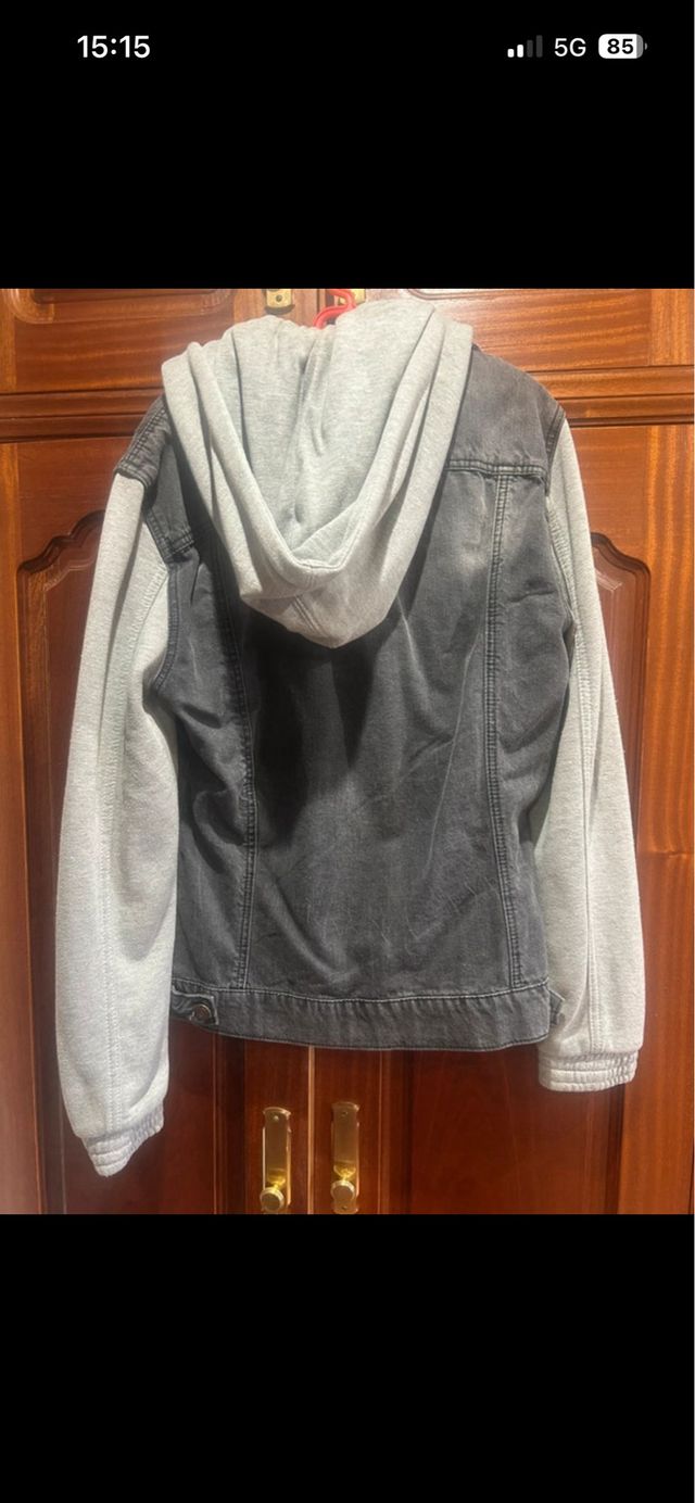 Chaqueta vaquera con capucha