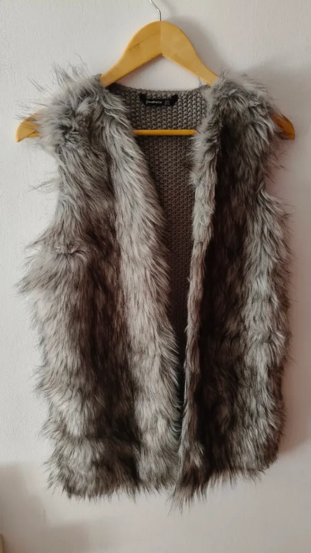 Chaleco pelo Stradivarius gris talla única