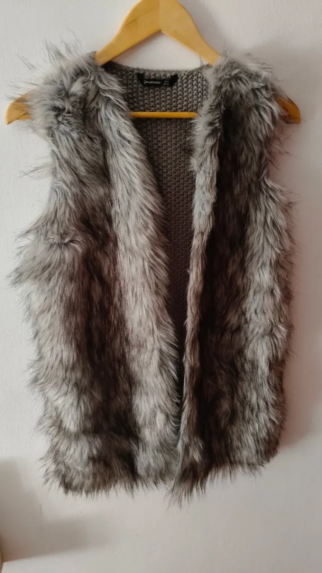 Chaleco pelo Stradivarius gris talla única