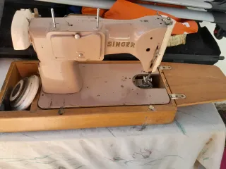 Máquina de coser Singer antigua
