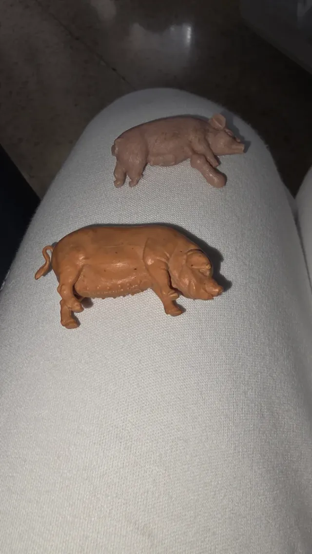 Cerditos de juguete para belen o maketas