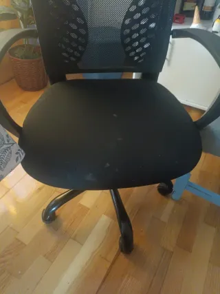 Silla de oficina negra ergonómica