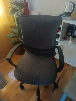 Silla de oficina negra ergonómica