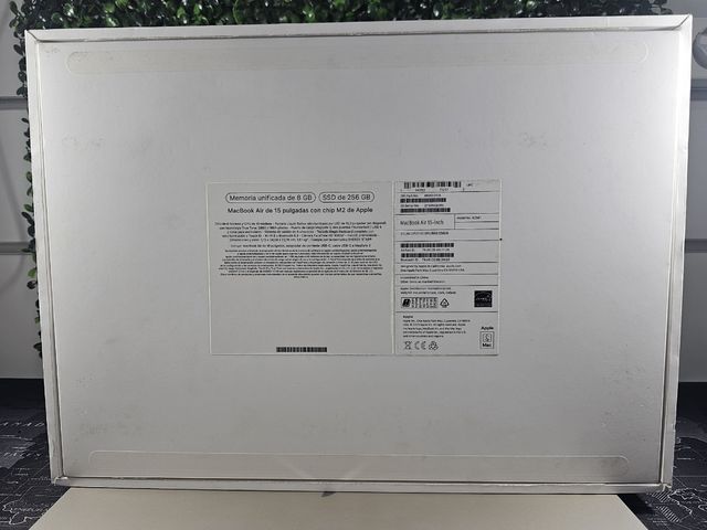 MacBook Air 15" M2 256GB a2941 como nuevo