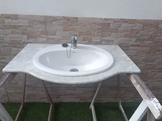 Lavabo con encimera de mármol