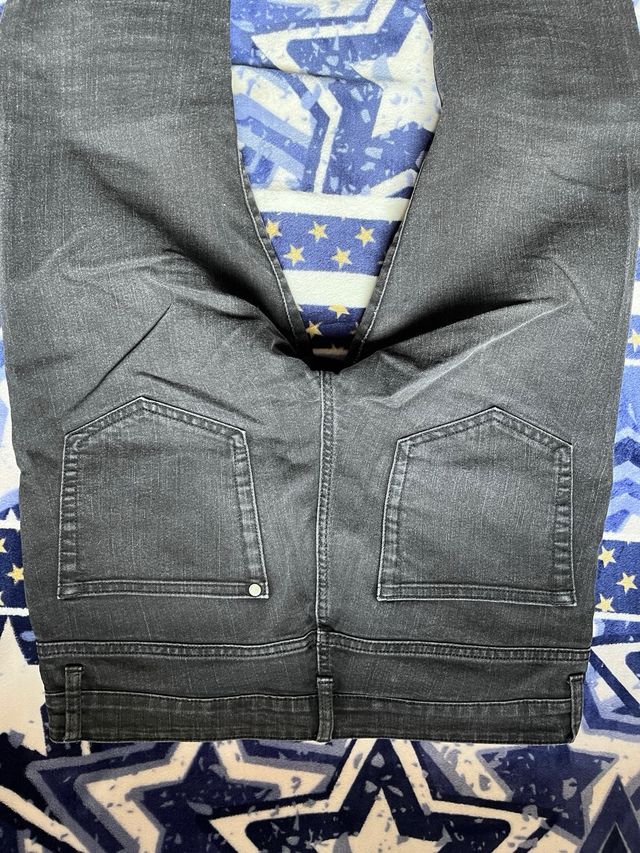 Pantalón vaquero negro