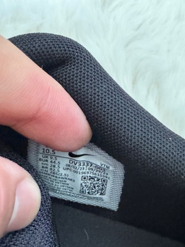 Nike Air Max DN Talla 44.5 Negro Morado