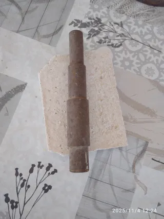 Bulón antiguo de carreta de mulas