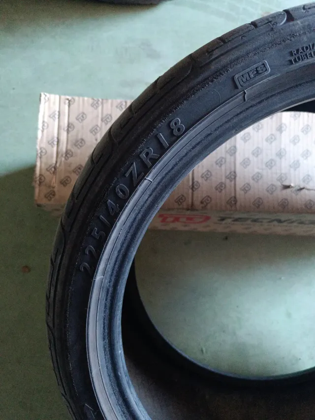 Neumático Dunlop 225/40 ZR18