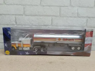 Camión Peterbilt 359 a escala 1/43 con cisterna