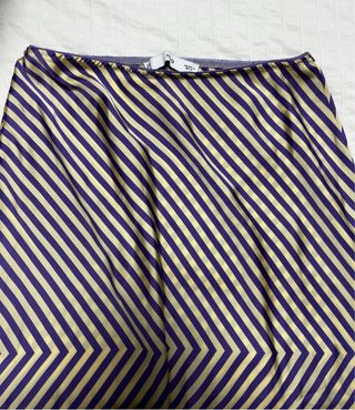 Falda satinada Mango rayas morado y beige