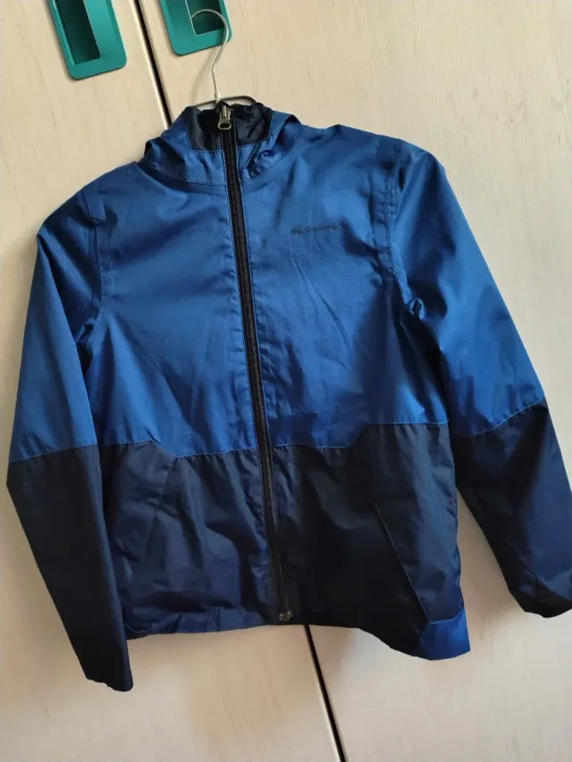 Cortavientos niño azul y marino