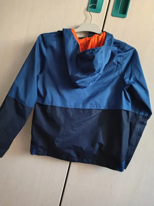 Cortavientos niño azul y marino