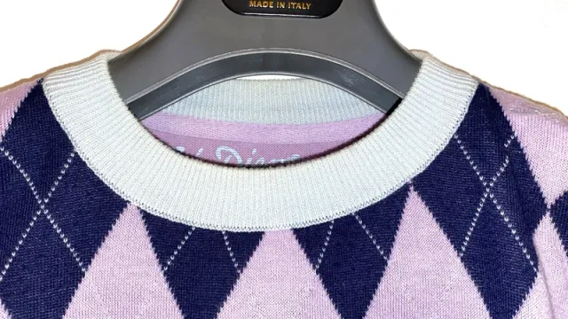 Maglione rombi blu rosa maniche beige