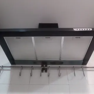 Campana extractora Thermex negra