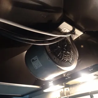 Campana extractora Thermex negra