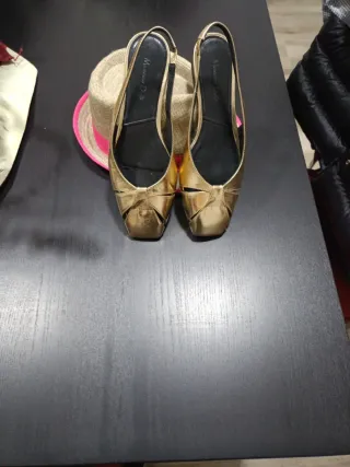 Zapatos dorados Massimo Dutti