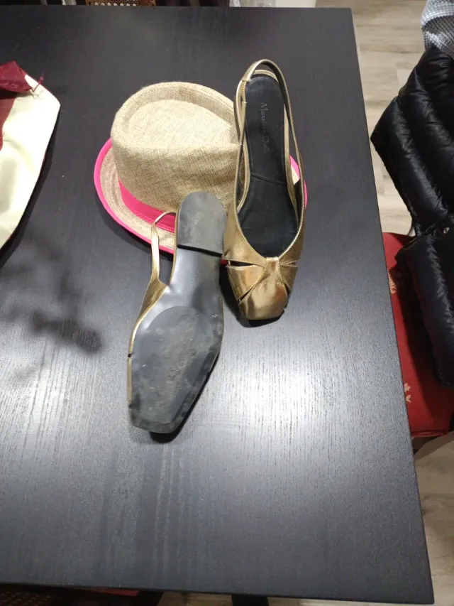 Zapatos dorados Massimo Dutti