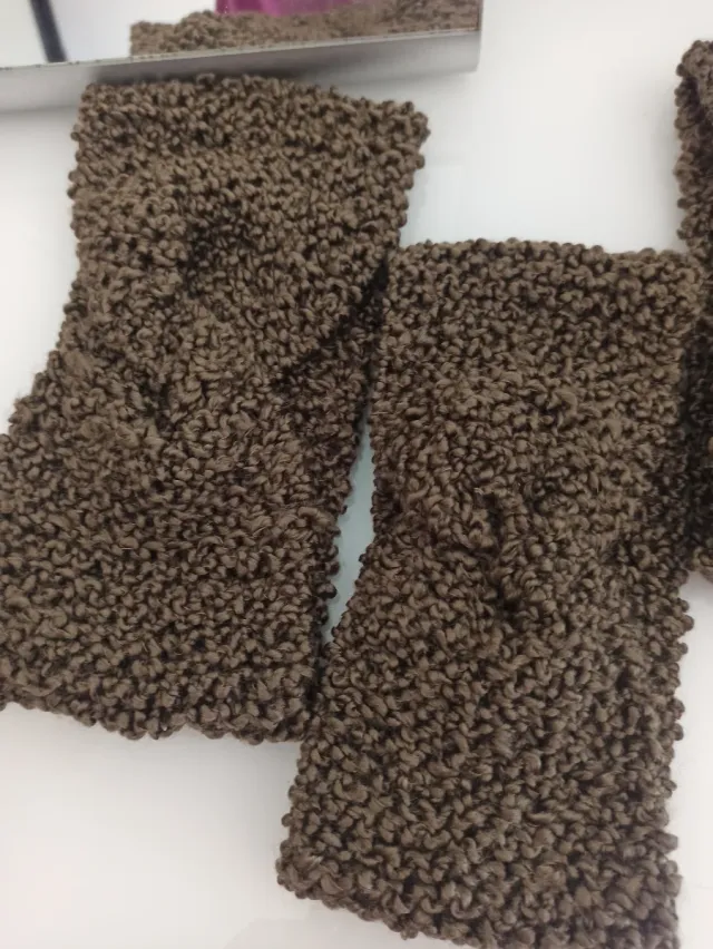 Diadema marrón de tejido rizado