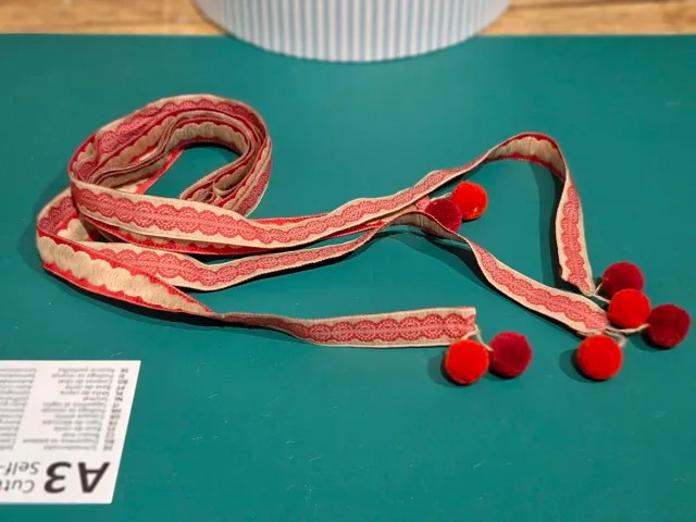 Lligacames Valenciana Adulta/Niña con Pompones