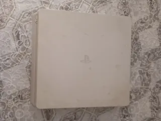 PS4 Slim Blanca + Call of Duty Cold War