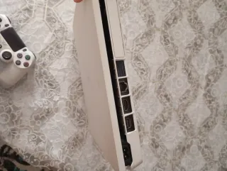 PS4 Slim Blanca + Call of Duty Cold War