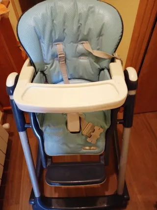 Trona bebé azul y blanca con música