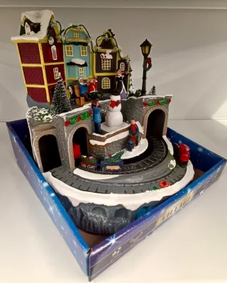 Scena Natalizia Magica con Treno, Luci e Musica