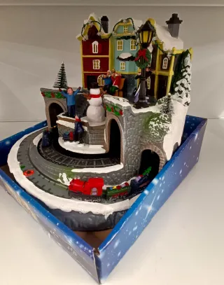 Scena Natalizia Magica con Treno, Luci e Musica