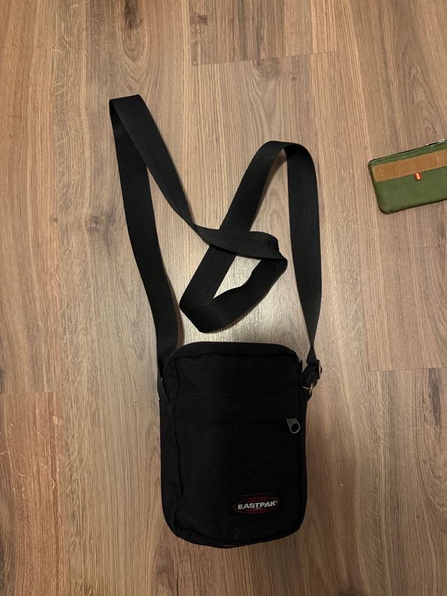 Bolsito Eastpak Negro Hombre