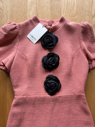 Vestido Coosy rosa con flores negras