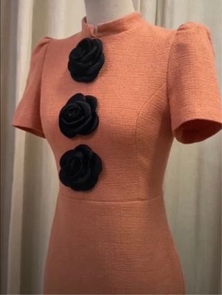 Vestido Coosy rosa con flores negras