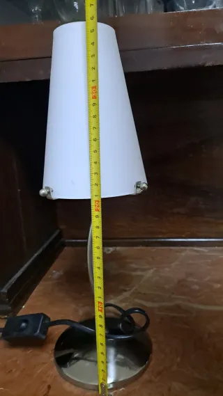 Lámpara de mesa vintage metal y cristal