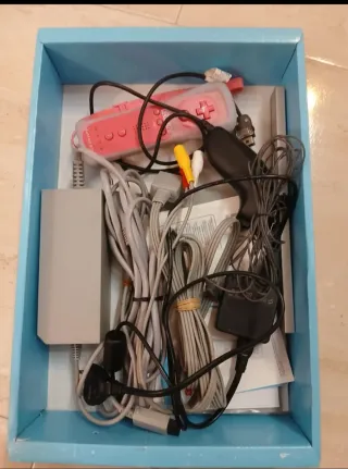Nintendo Wii Negra y Rosa completa casi sin uso